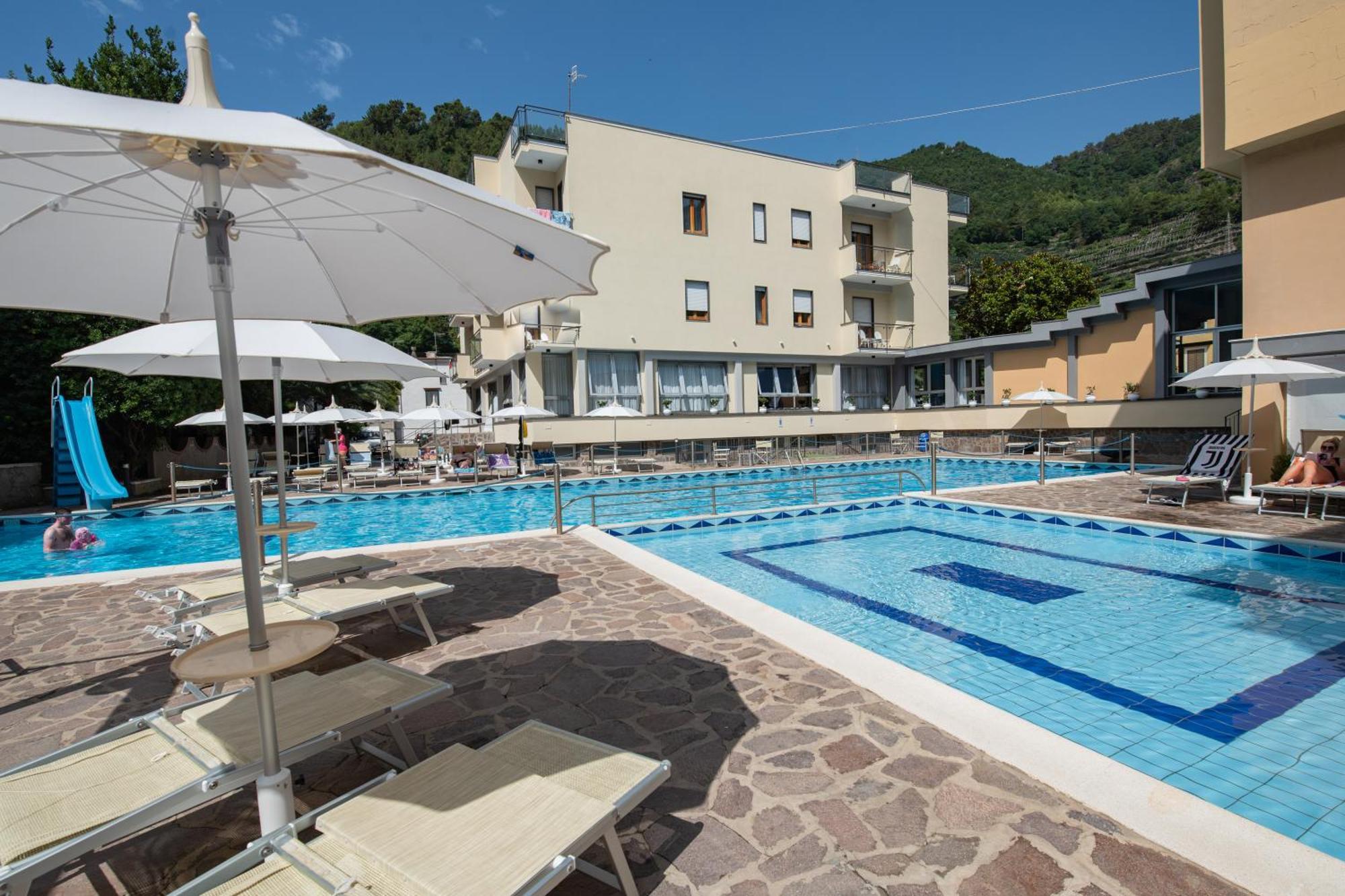 Hotel San Pietro ไมยอรี ภายนอก รูปภาพ